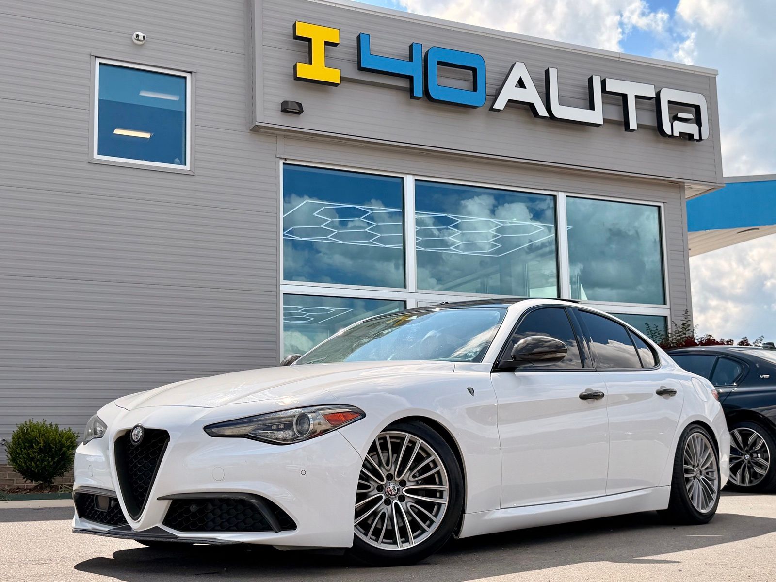 Alfa White 2017 Alfa Romeo Giulia Sedan Rear-Wheel Drive 8-Speed Automatic