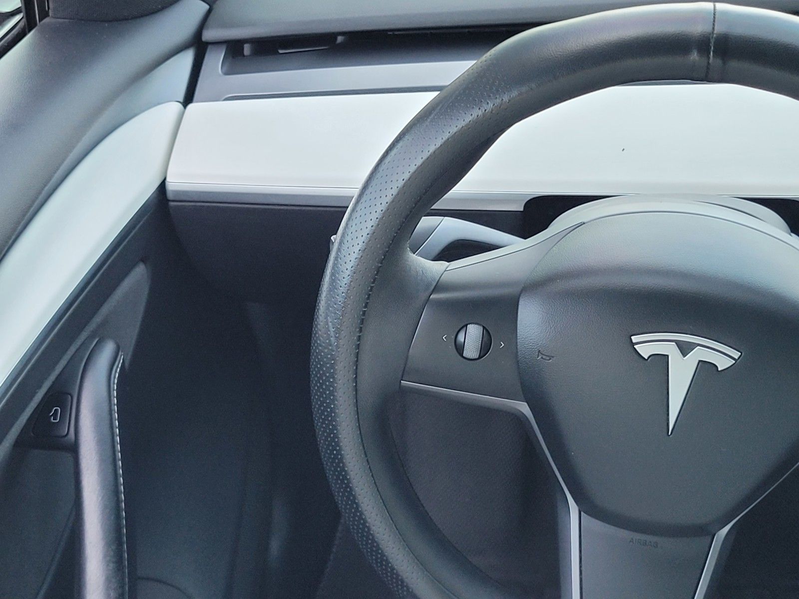 Used 2022  Tesla Performance image 13