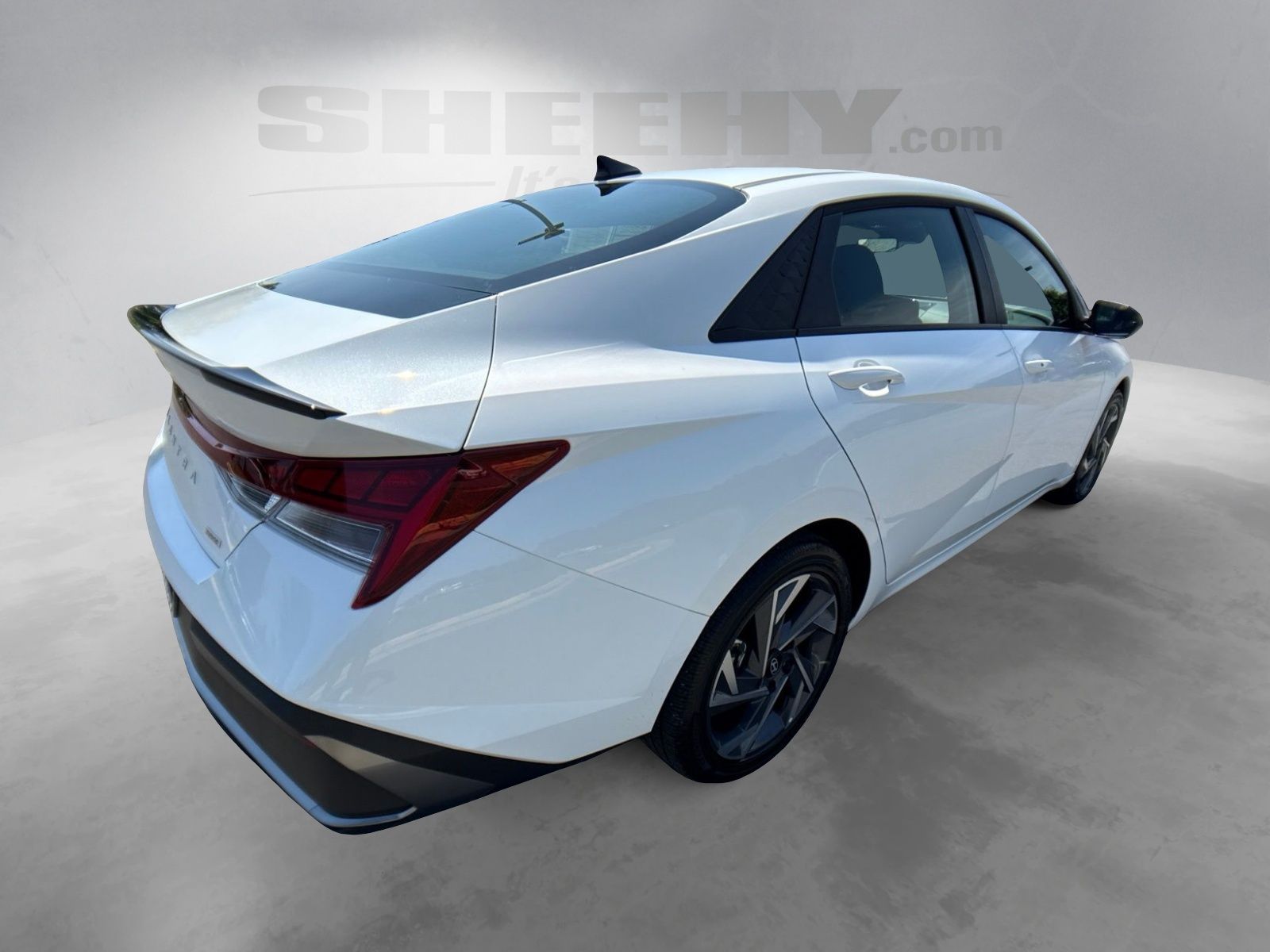 Used 2025 White Hyundai SEL Sport image 14