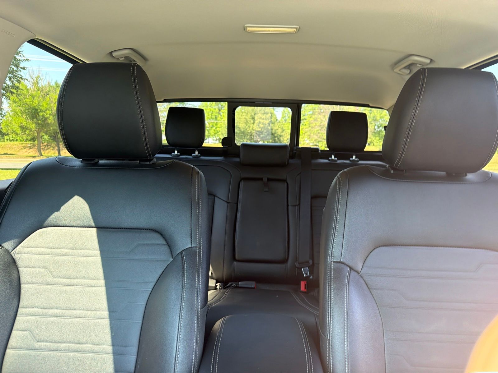 Used 2024 Oxford White Ford Lariat image 24