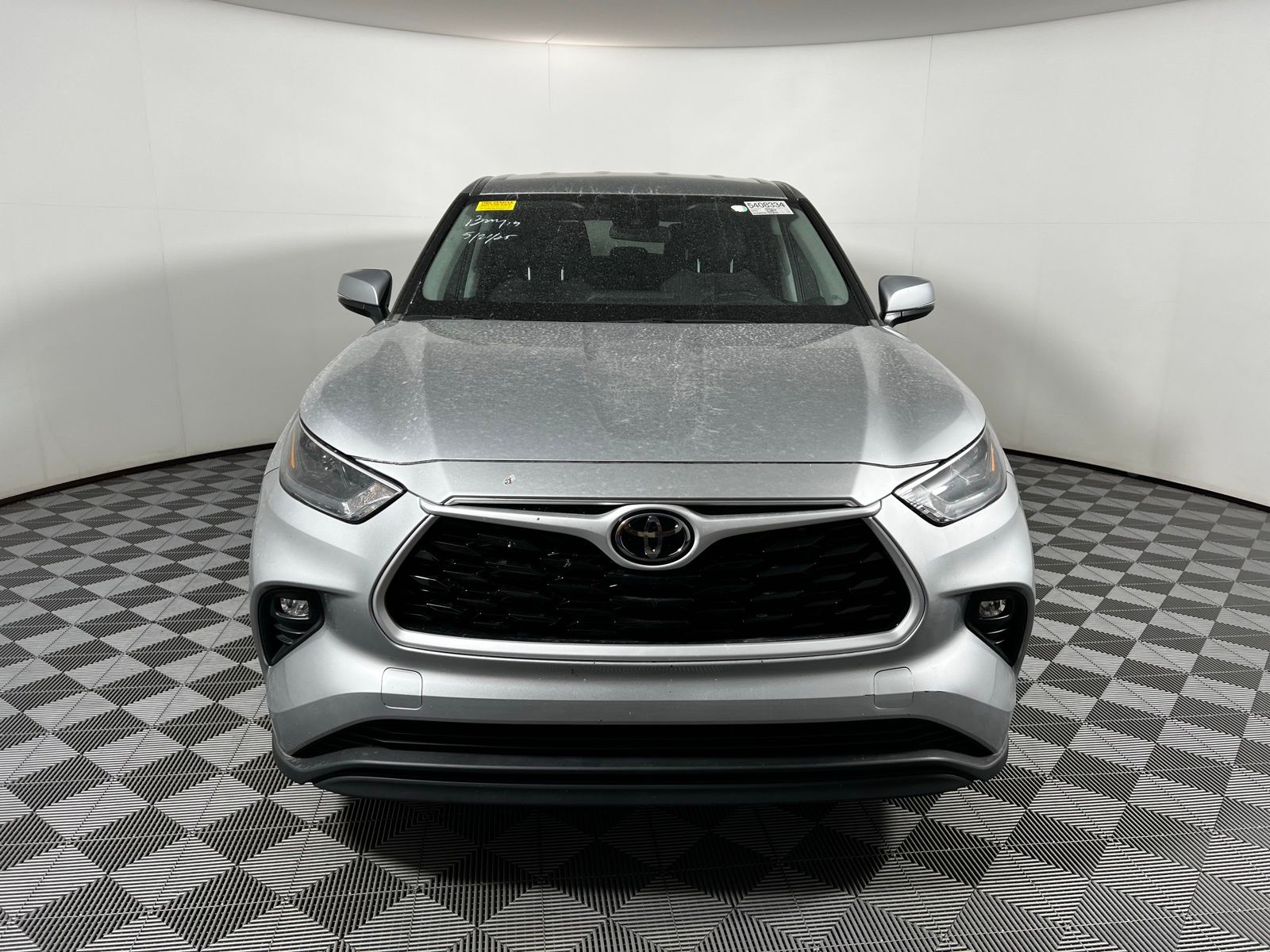 2023 Toyota Highlander XLE 2