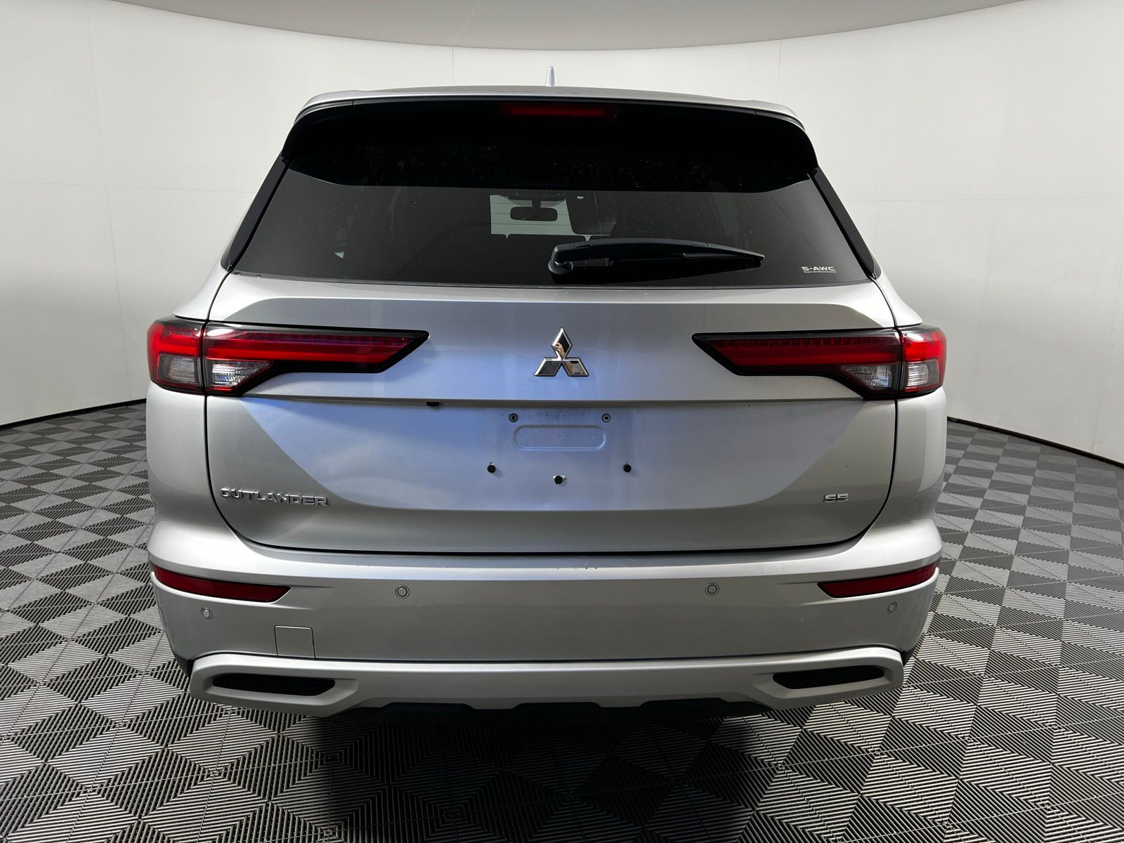 Thumbnail: 2024 Mitsubishi Outlander - 6
