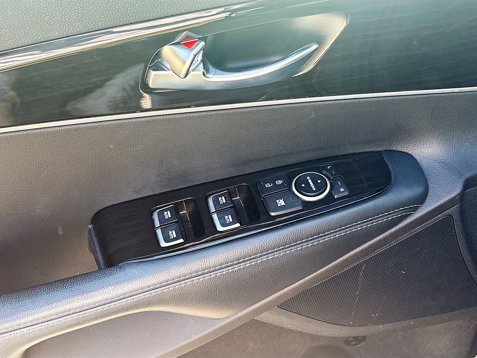 Used 2019 Black Kia LX image 17