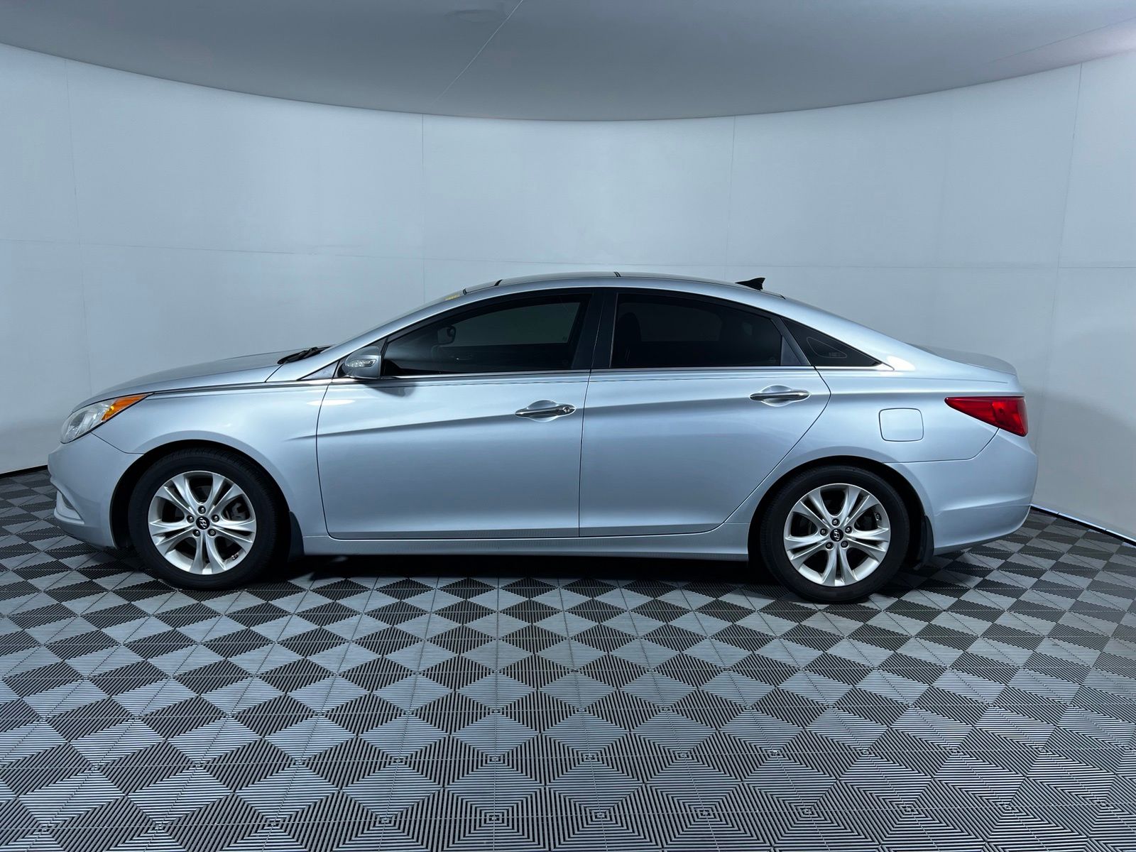 Thumbnail: 2013 Hyundai Sonata - 8