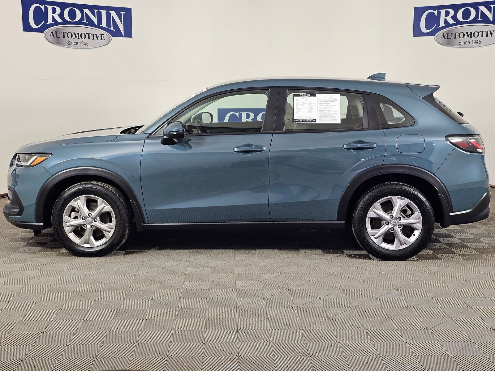 View vehicle photo 2