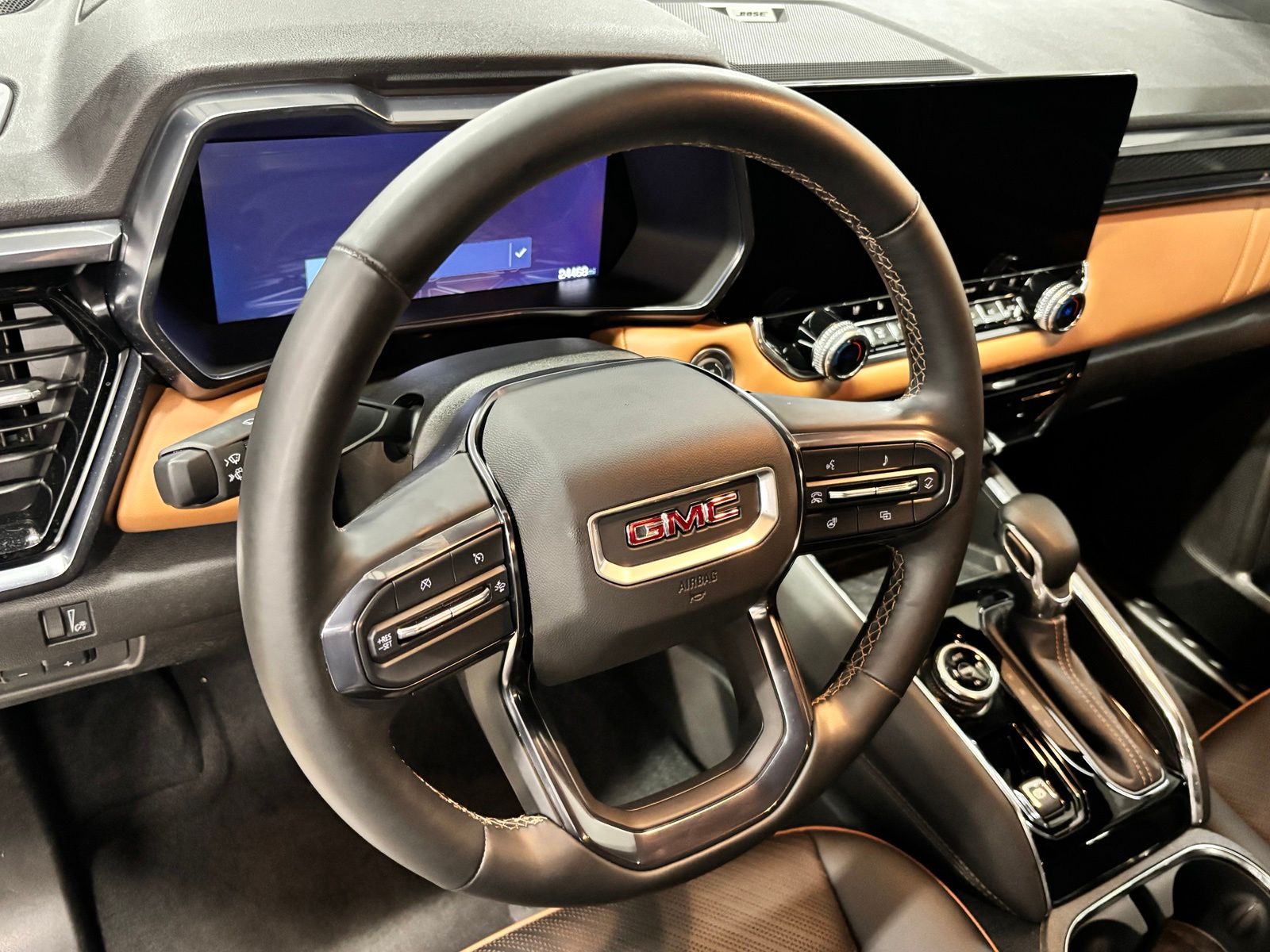 Used 2025 White GMC AT4 image 16
