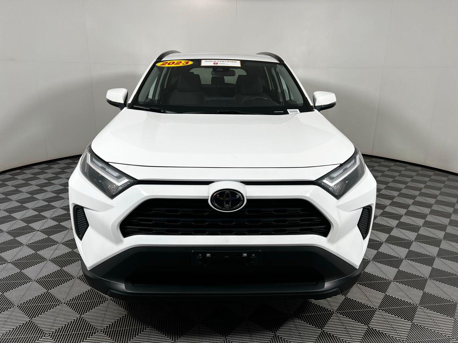 2023 Toyota RAV4 XLE 2