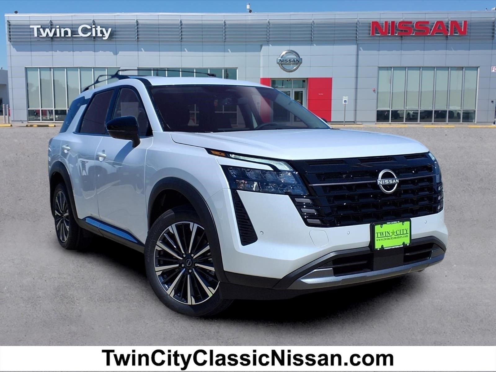 2026 Nissan Pathfinder Platinum 2WD's photo