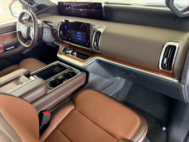 New 2027 Star White Metallic Tri-Coat Ford King Ranch image 9