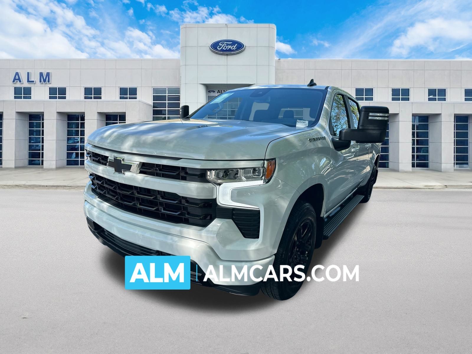 Summit White 2024 Chevrolet Silverado 1500 Pickup Truck Four-Wheel Drive Automatic