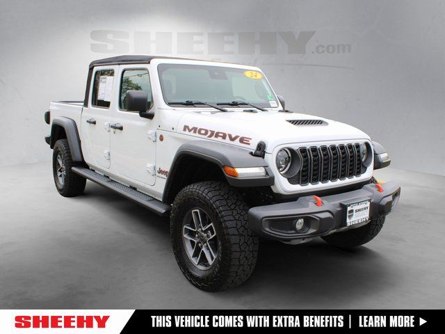 Bright White Clearcoat 2024 Jeep Gladiator Mojave Crew Cab 4WD Pickup Truck Four-Wheel Drive 8-Speed Automatic