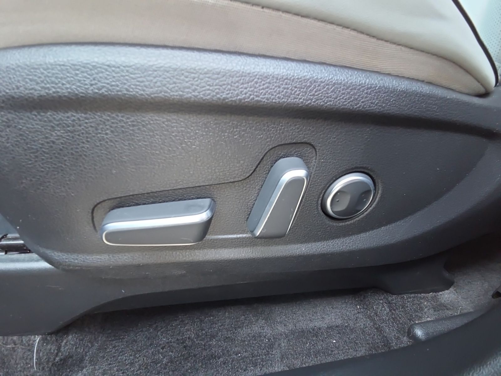 Used 2024 Black Hyundai SEL image 29
