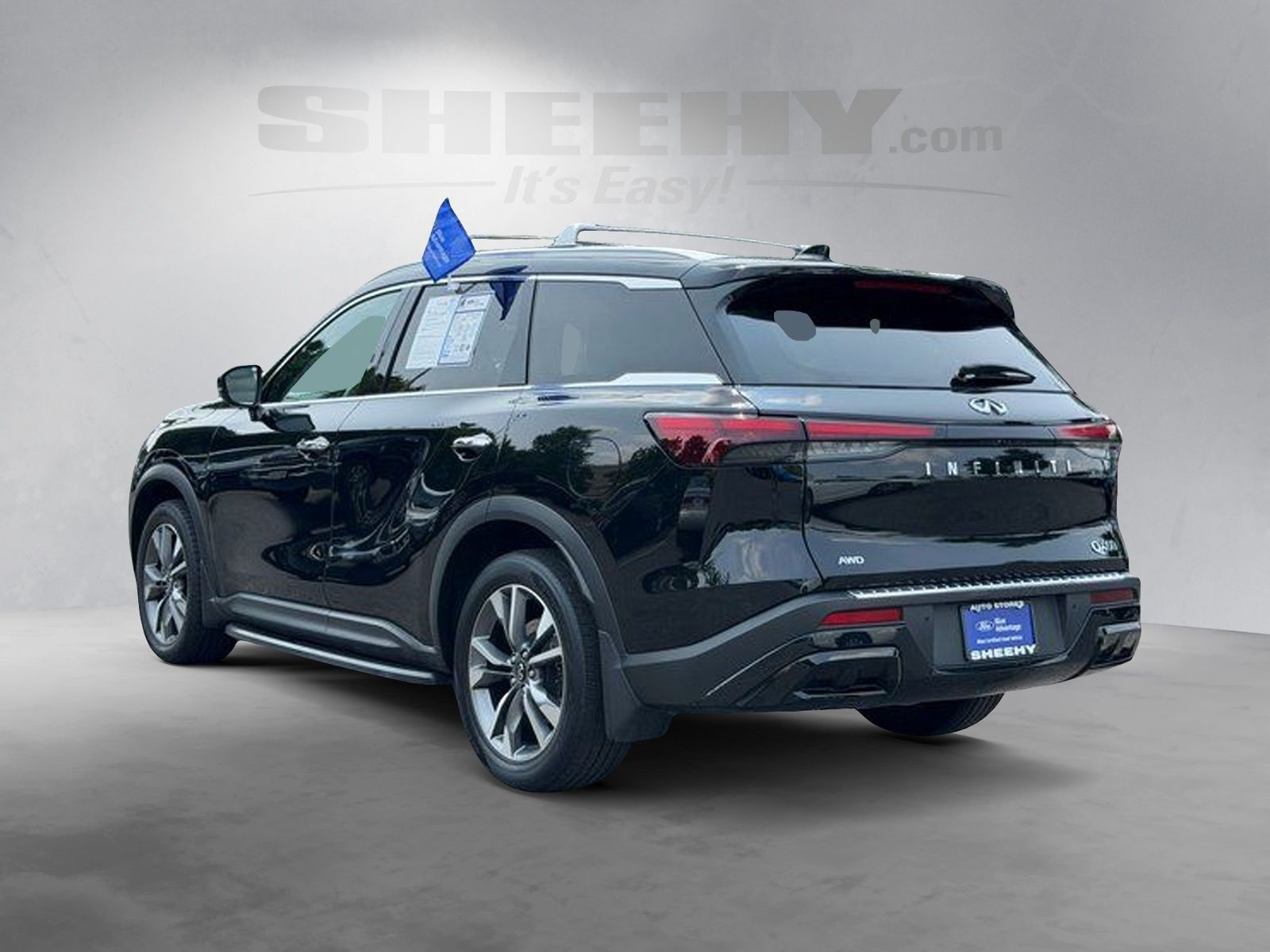 Used 2023 Mineral Black INFINITI LUXE image 15