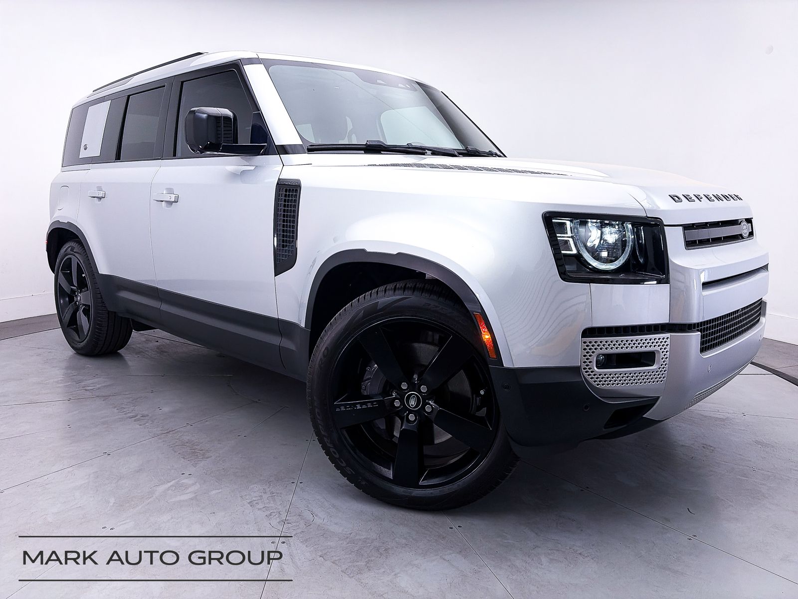 2023 Land Rover Defender 110 SE