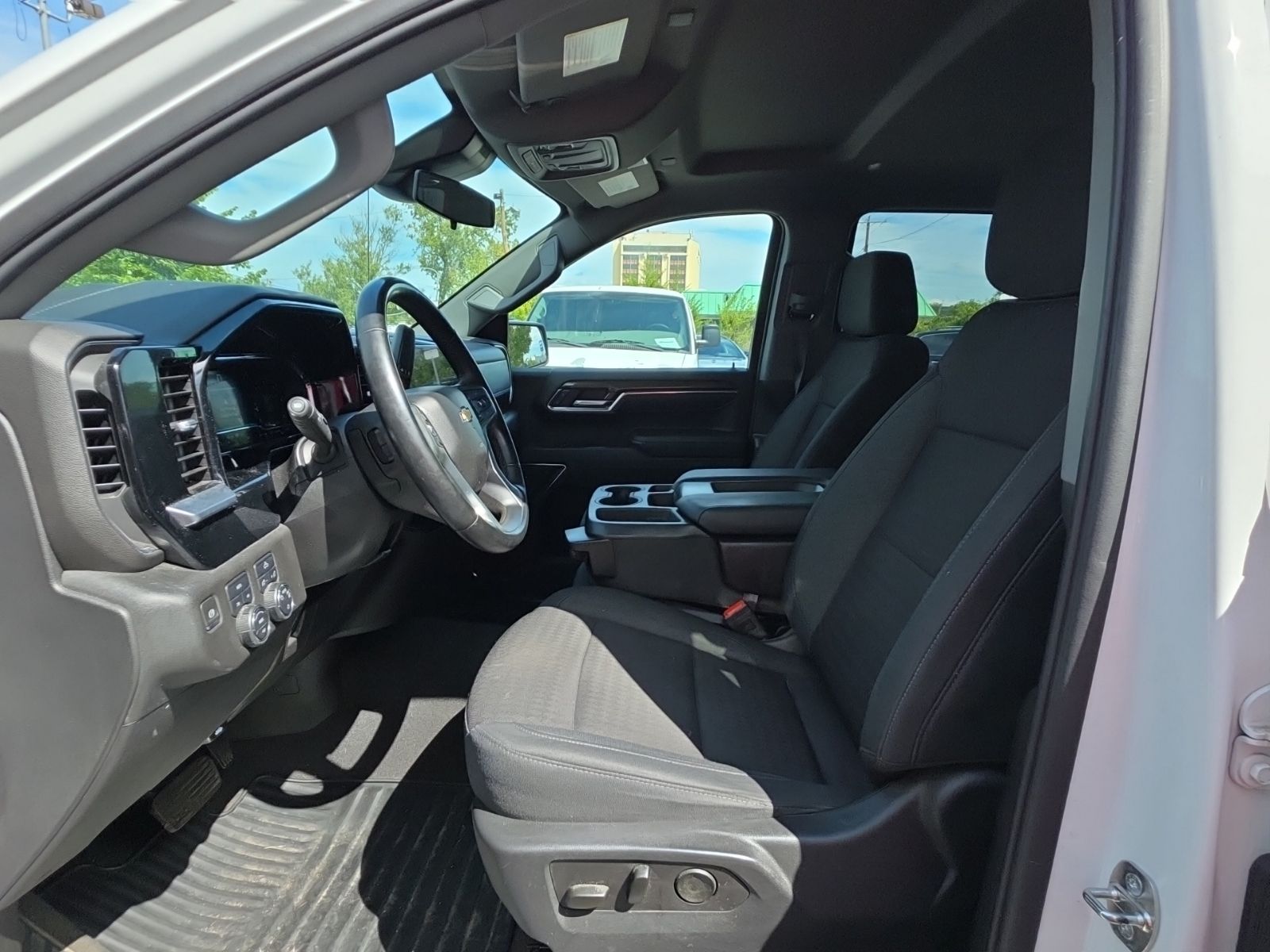 Used 2023 White Chevrolet LT image 9