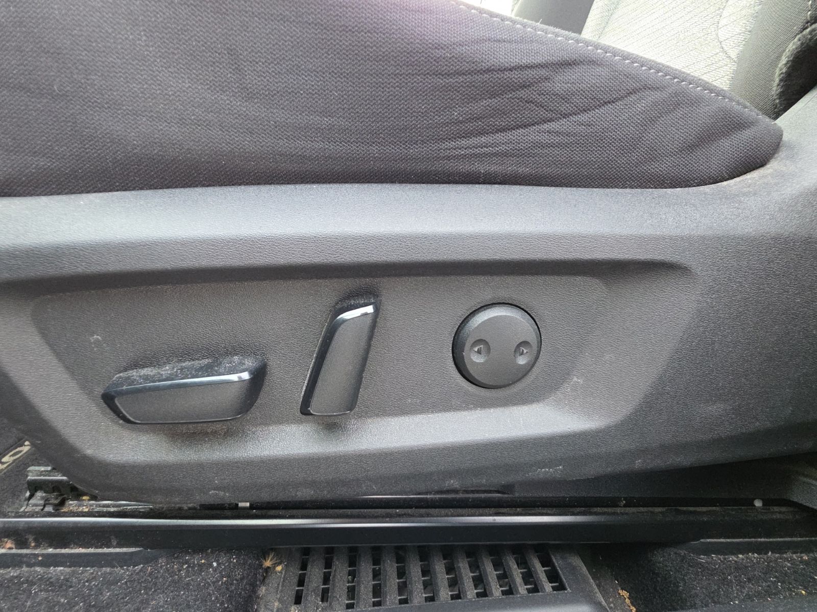 Used 2023 Gray Nissan SV image 37