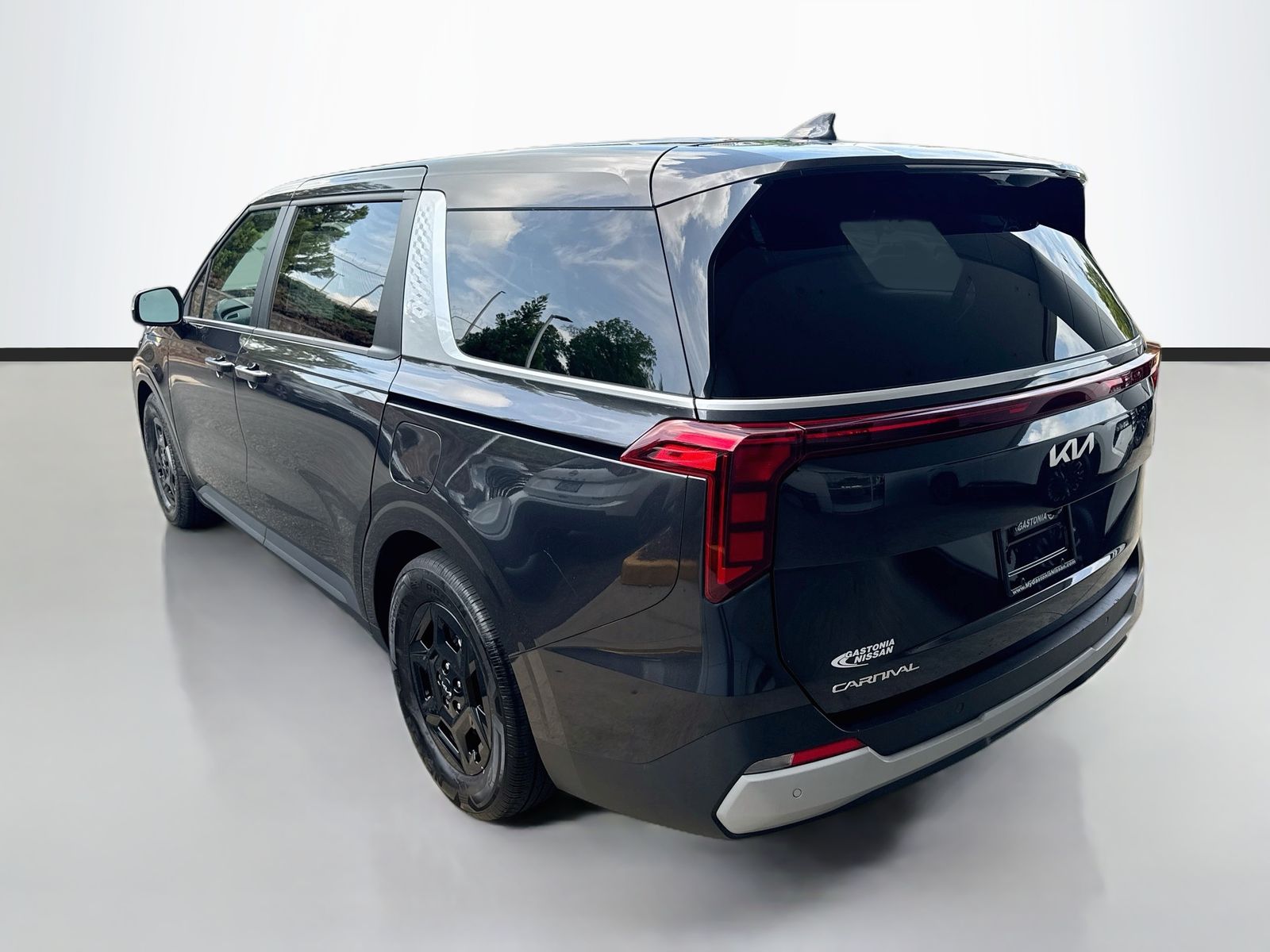 Used 2025 Gray Kia LXS image 5
