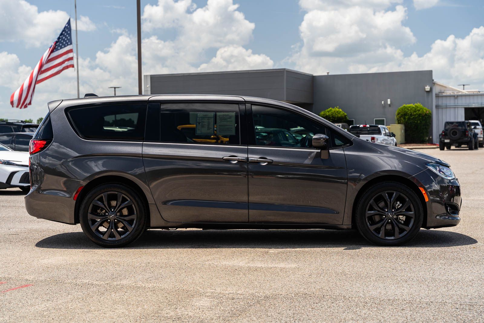 Used 2020 Chrysler Pacifica Van