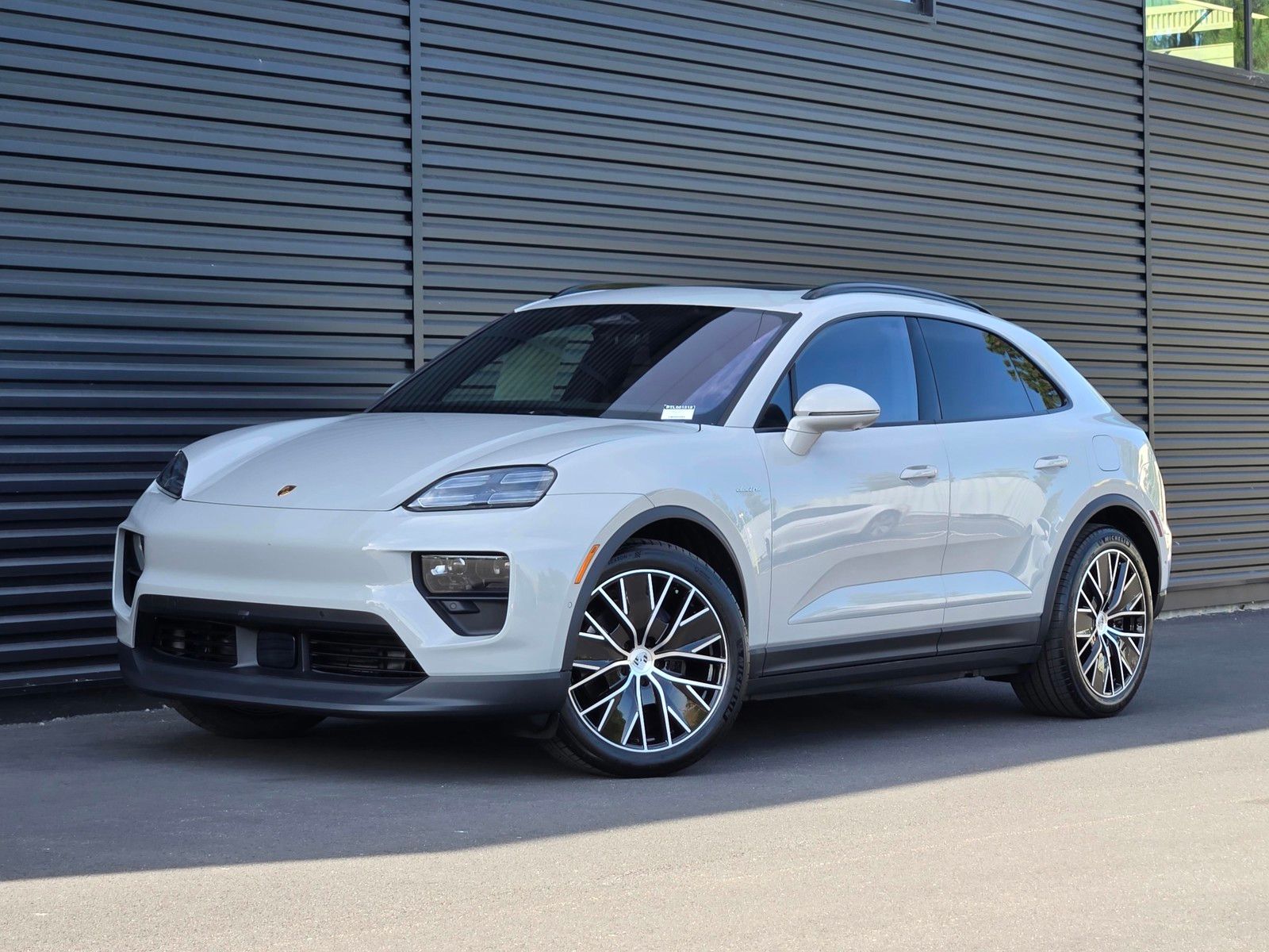 2026 Porsche Macan Electric 4 — full photo 1 of 27