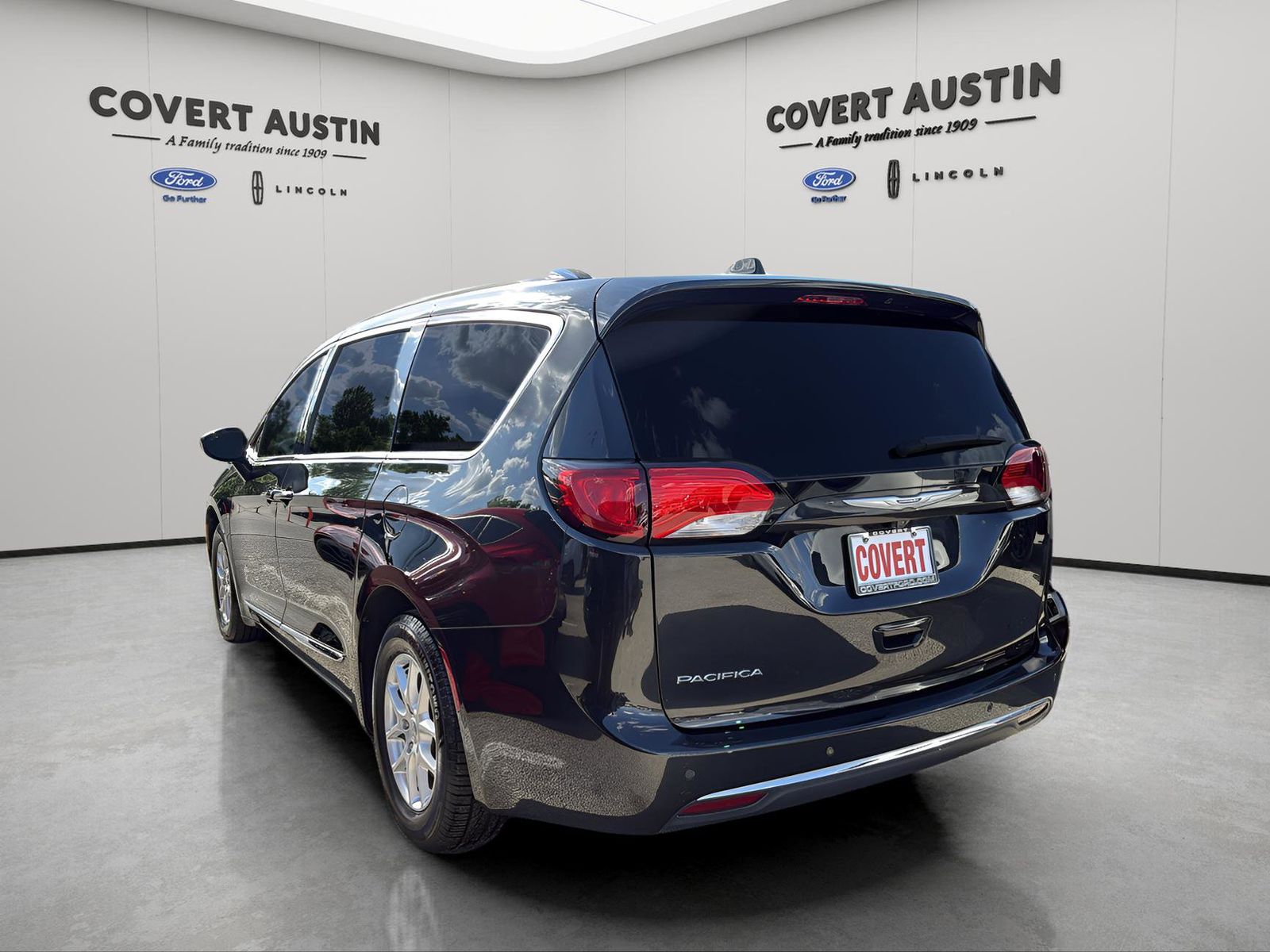 Used Car 2020 Chrysler Pacifica  Touring L For Sale Under $20,000 In Austin, Texas