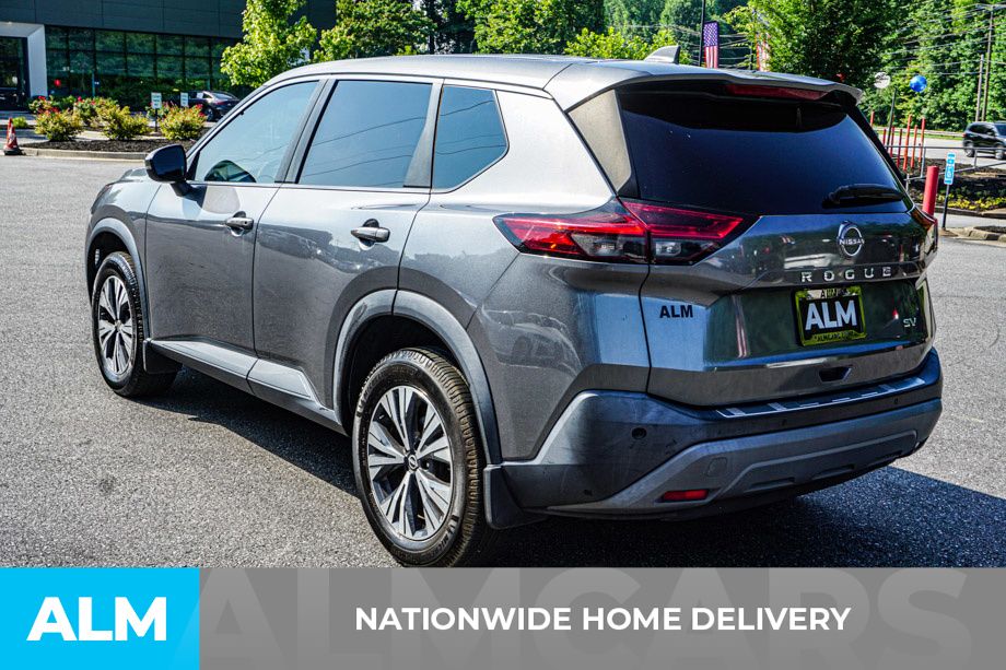 Used 2022 Gray Nissan SV image 4