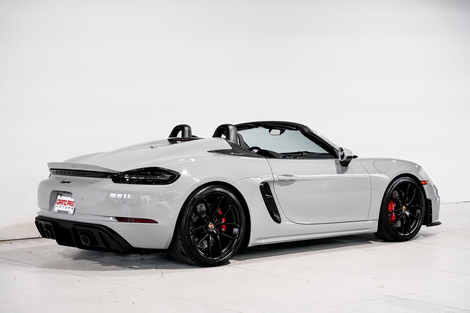 2022 Porsche 718 Spyder Base — photo 2