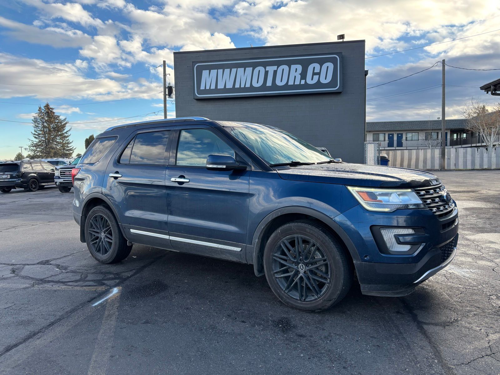 2017 Ford Explorer Limited's photo