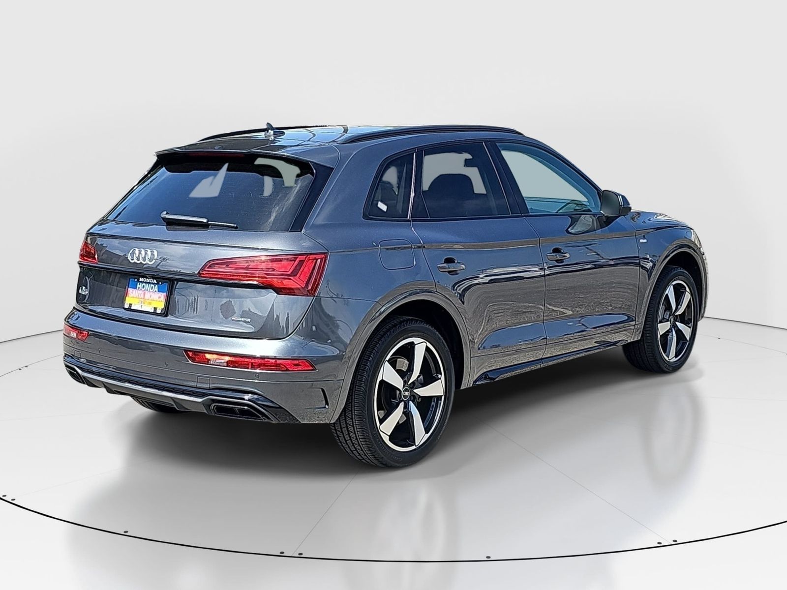 View vehicle photo 5
