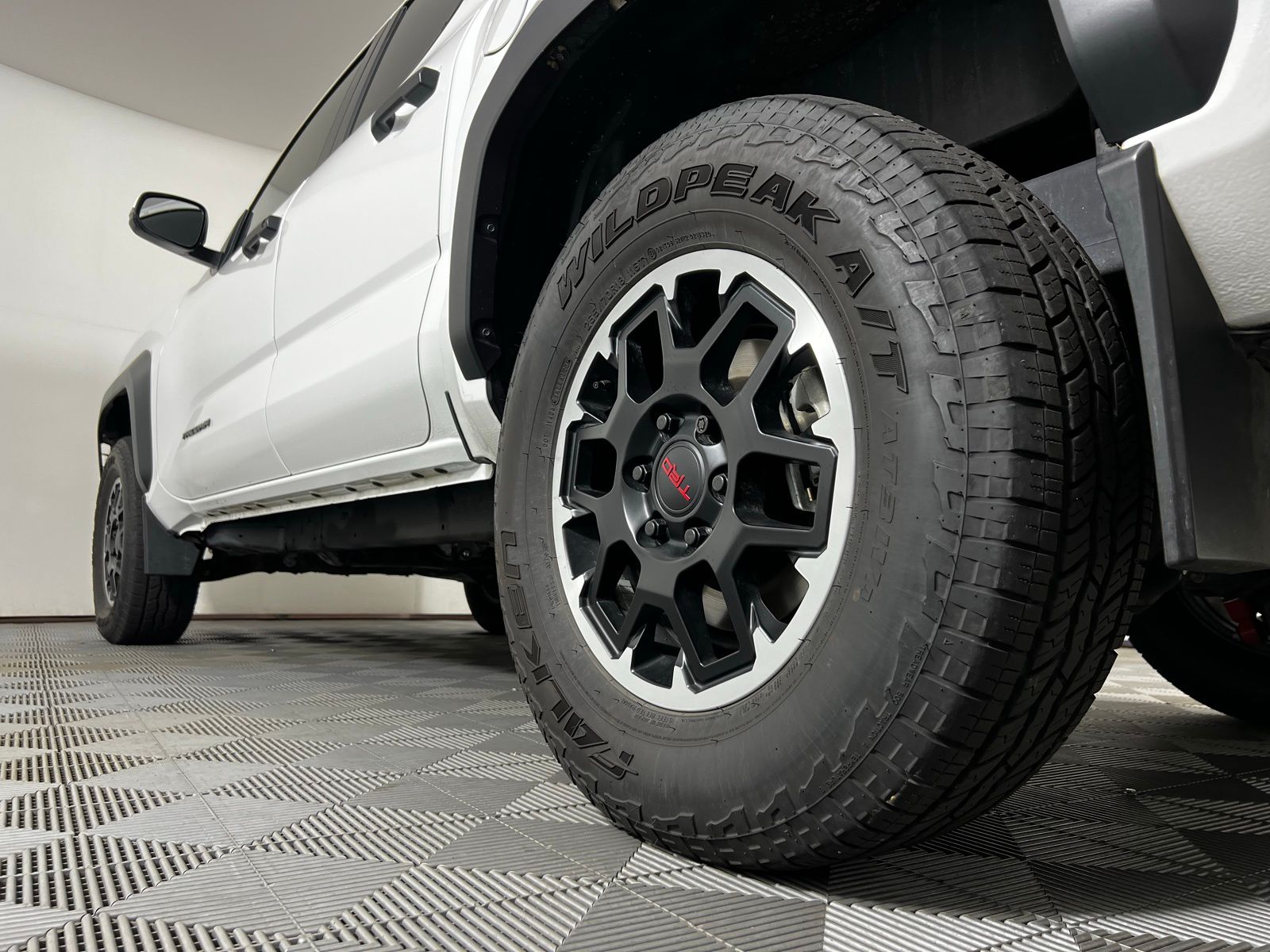 2024 Toyota Tacoma TRD Off-Road 9