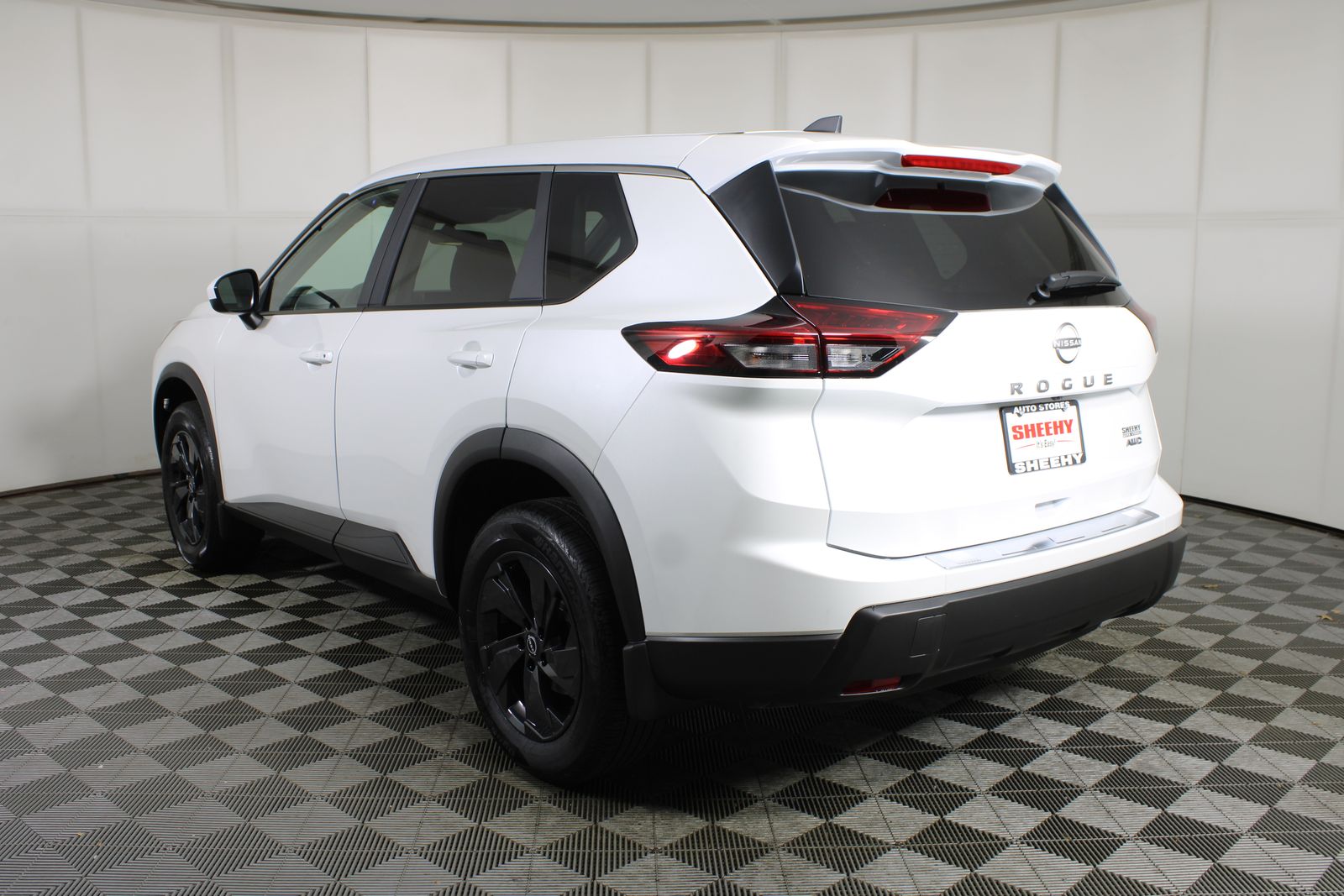 View vehicle photo 4