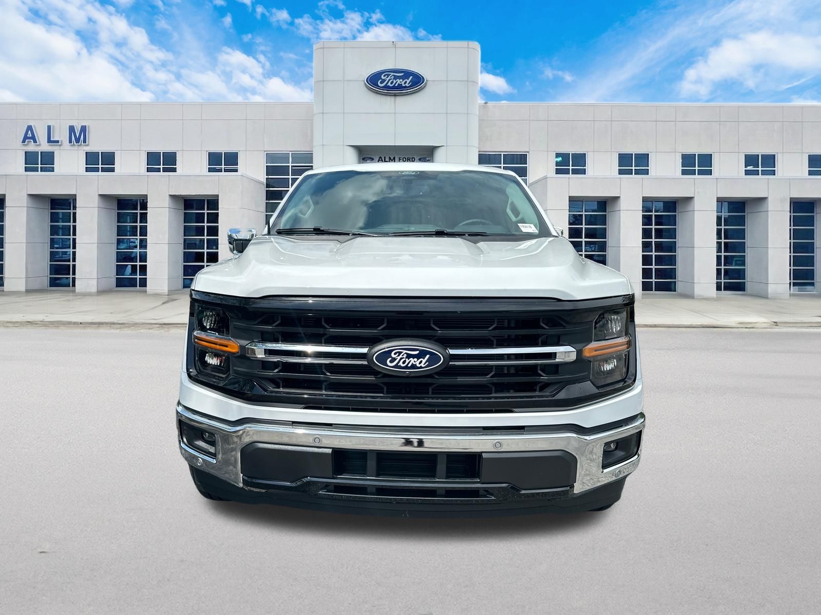 New 2026 Oxford White Ford XLT image 2