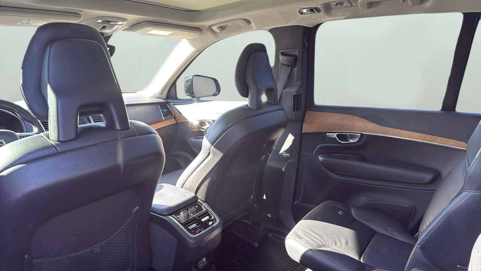 Used Car 2021 Volvo Xc90  T6 Momentum For Sale Under $30,000 In Austin, Texas