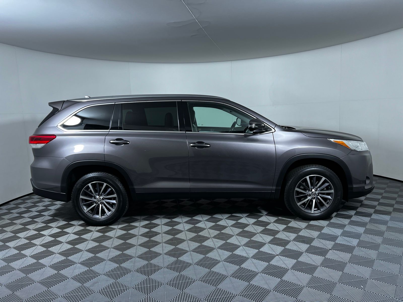 Thumbnail: 2019 Toyota Highlander - 4