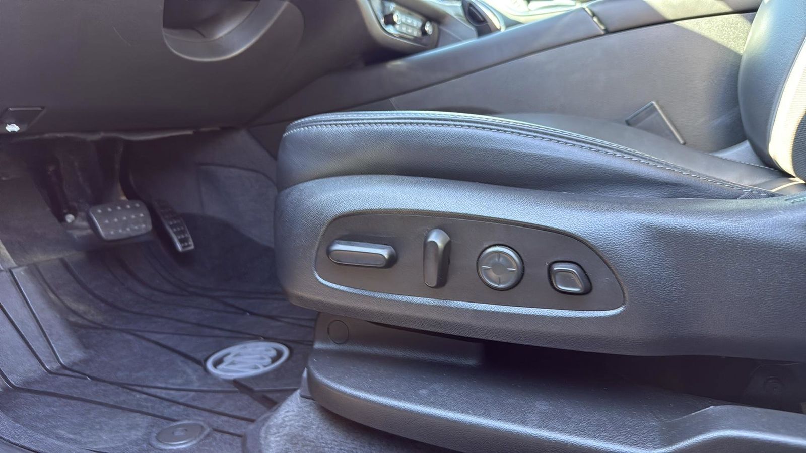 Used Car 2020 Buick Enclave  Avenir For Sale Under $30,000 In Austin, Texas