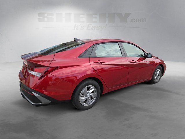 Used 2025 Red Hyundai SE image 3