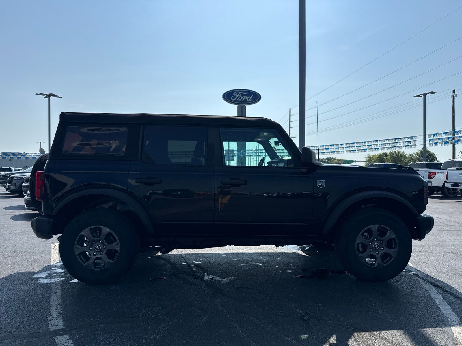 2023 Ford Bronco image 4