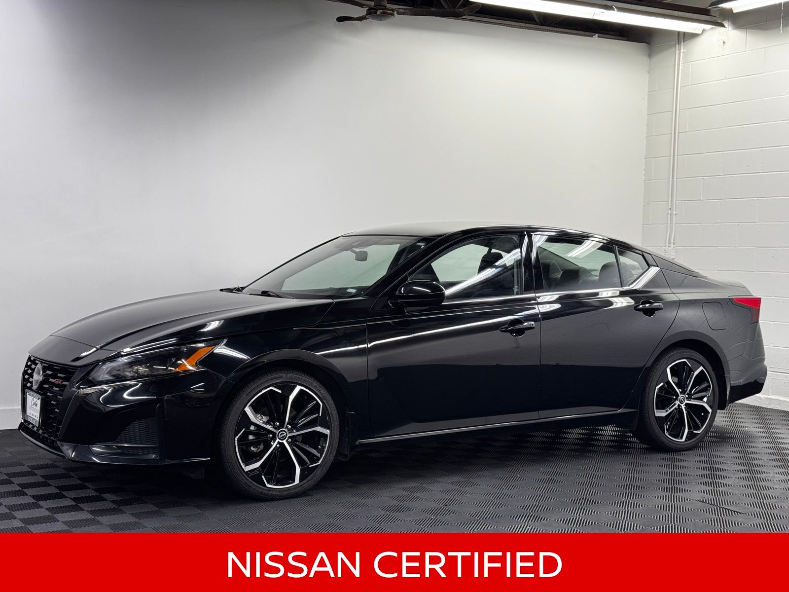 Super Black Clearcoat 2024 Nissan Altima Sedan Front-Wheel Drive Continuously Variable Transmission