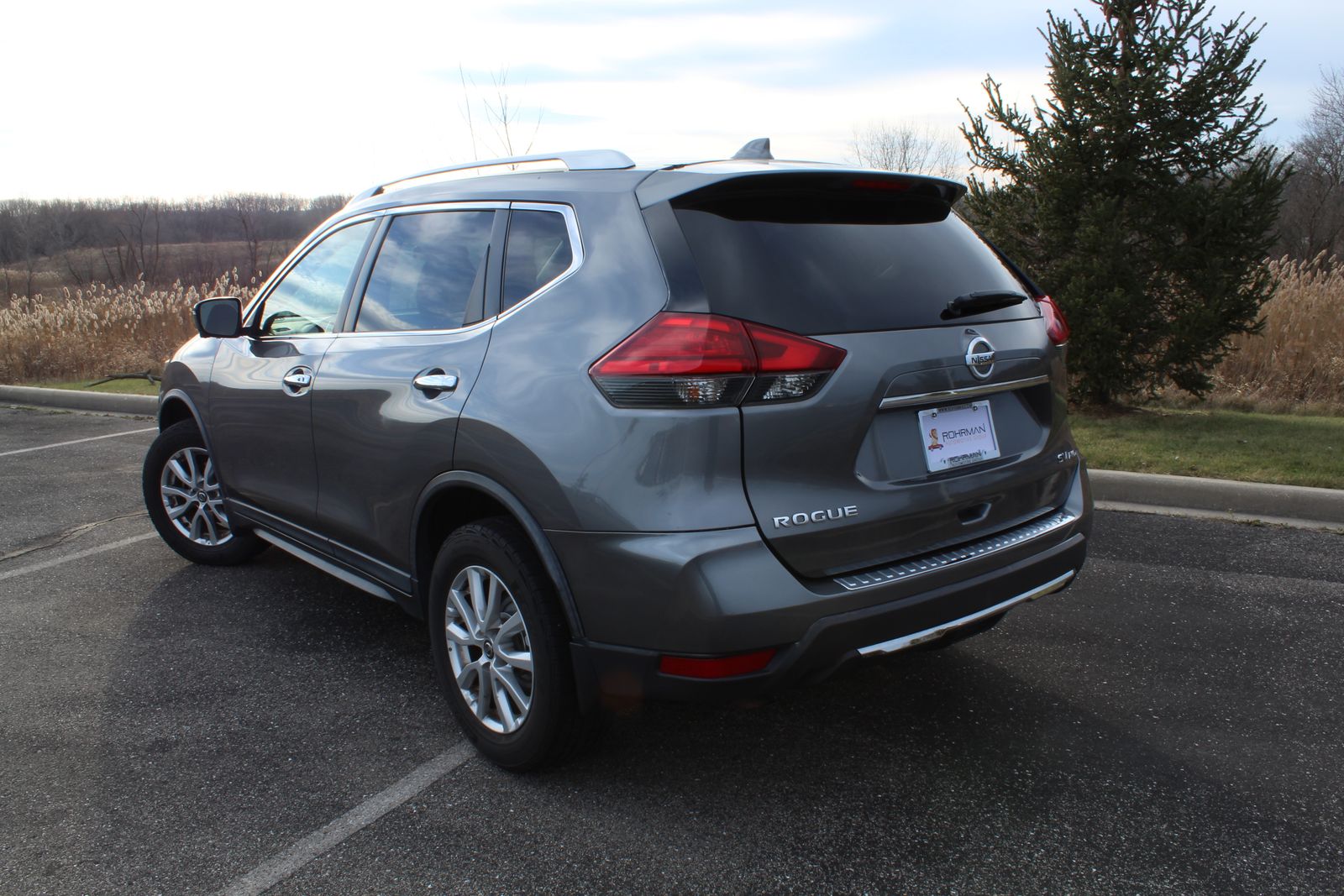 2017 Nissan Rogue SV 8