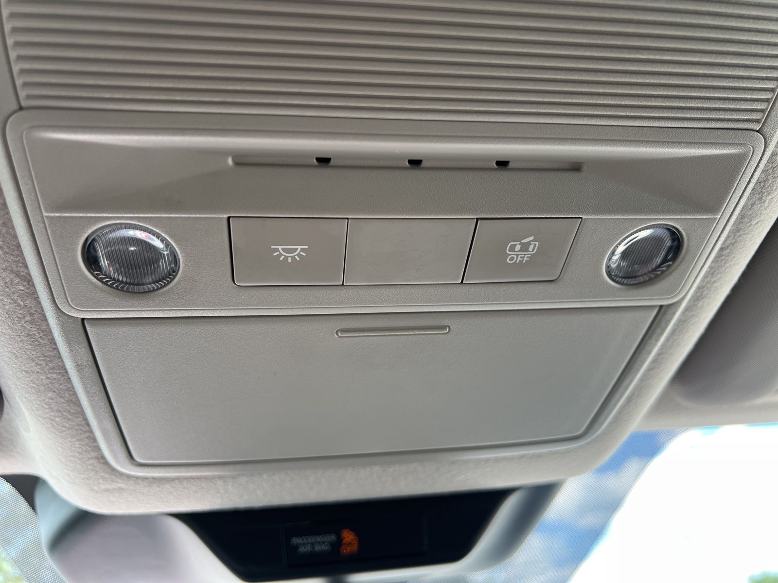 Used 2025 White Nissan SR image 27