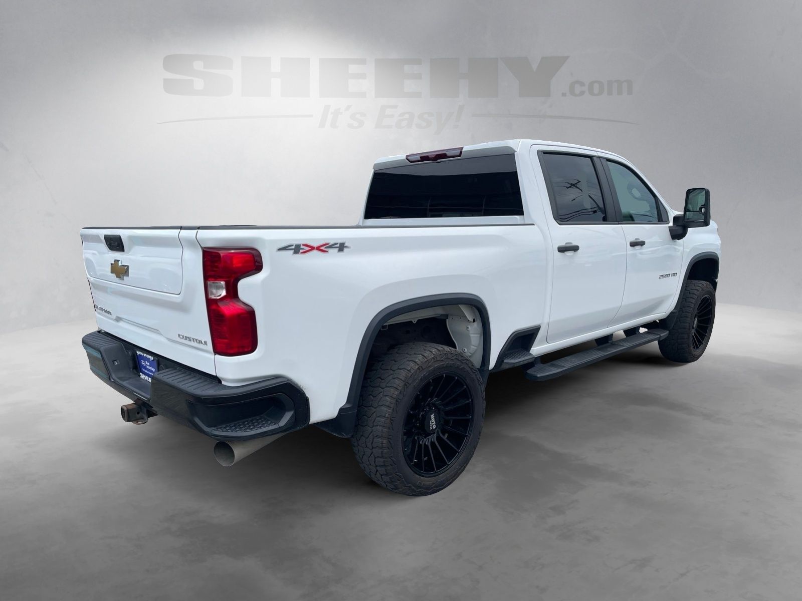 Used 2022 Summit White Chevrolet Custom image 10