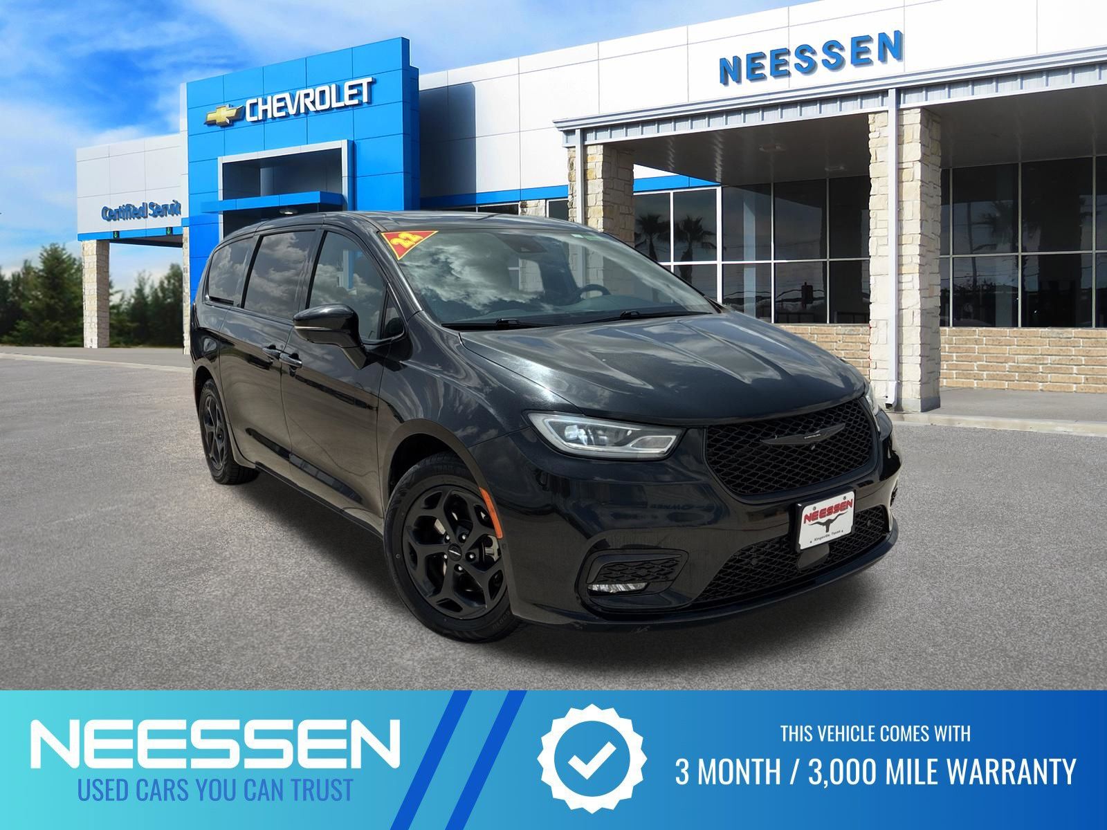 Brilliant Black Crystal Pearlcoat 2022 Chrysler Pacifica Hybrid Minivan Front-Wheel Drive Continuously Variable Transmission
