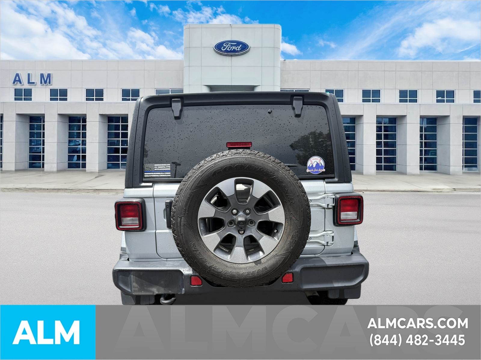 Used 2023 Silver Jeep Sahara image 8