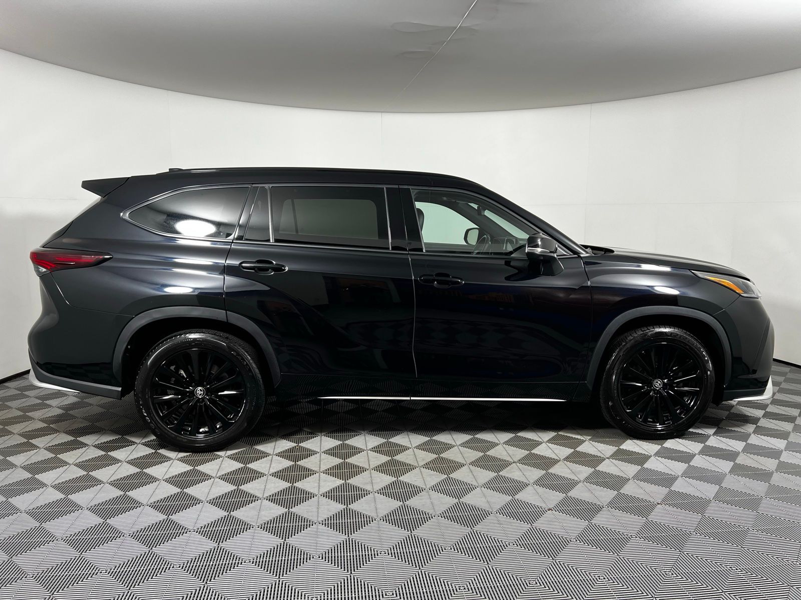 Thumbnail: 2024 Toyota Highlander - 4