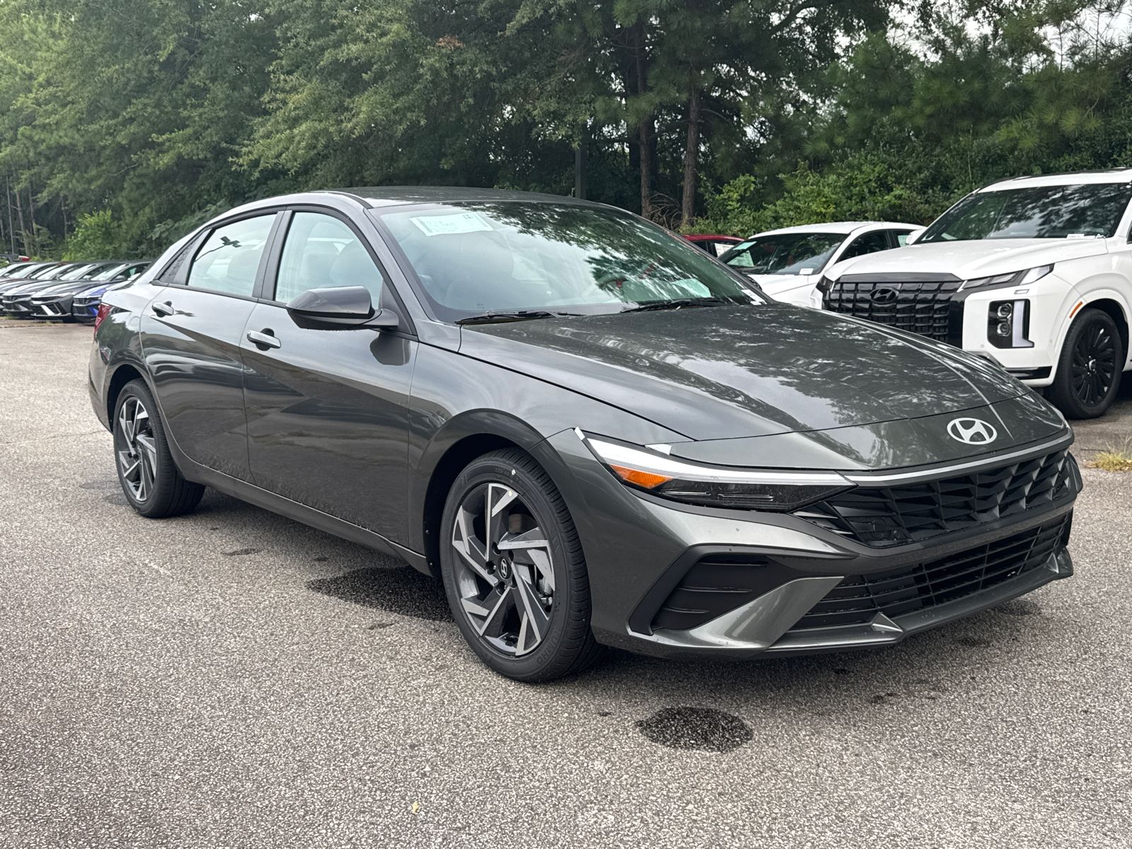 2025 Hyundai Elantra SEL Sport photo 3