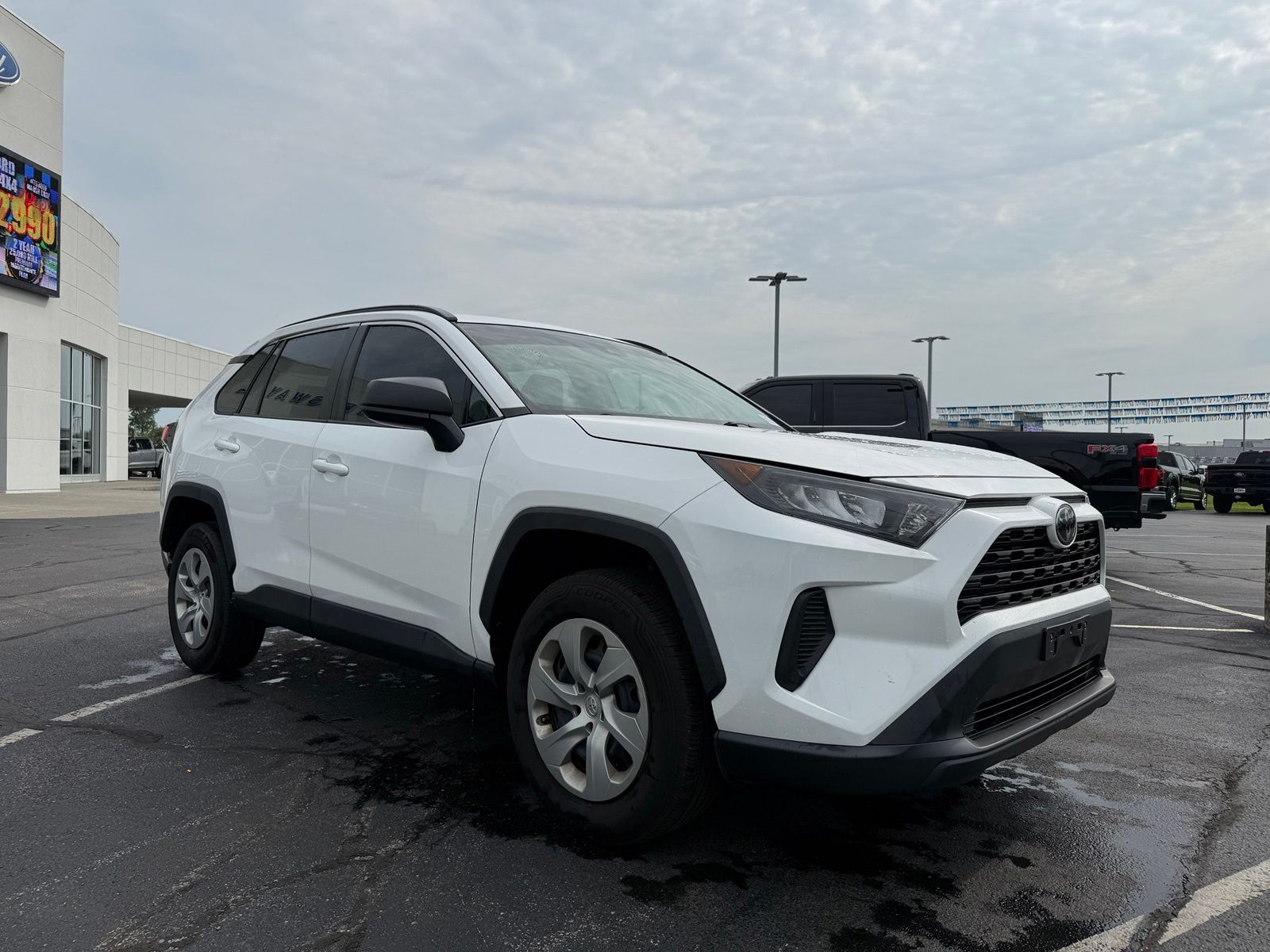2020 Toyota RAV4 image 3