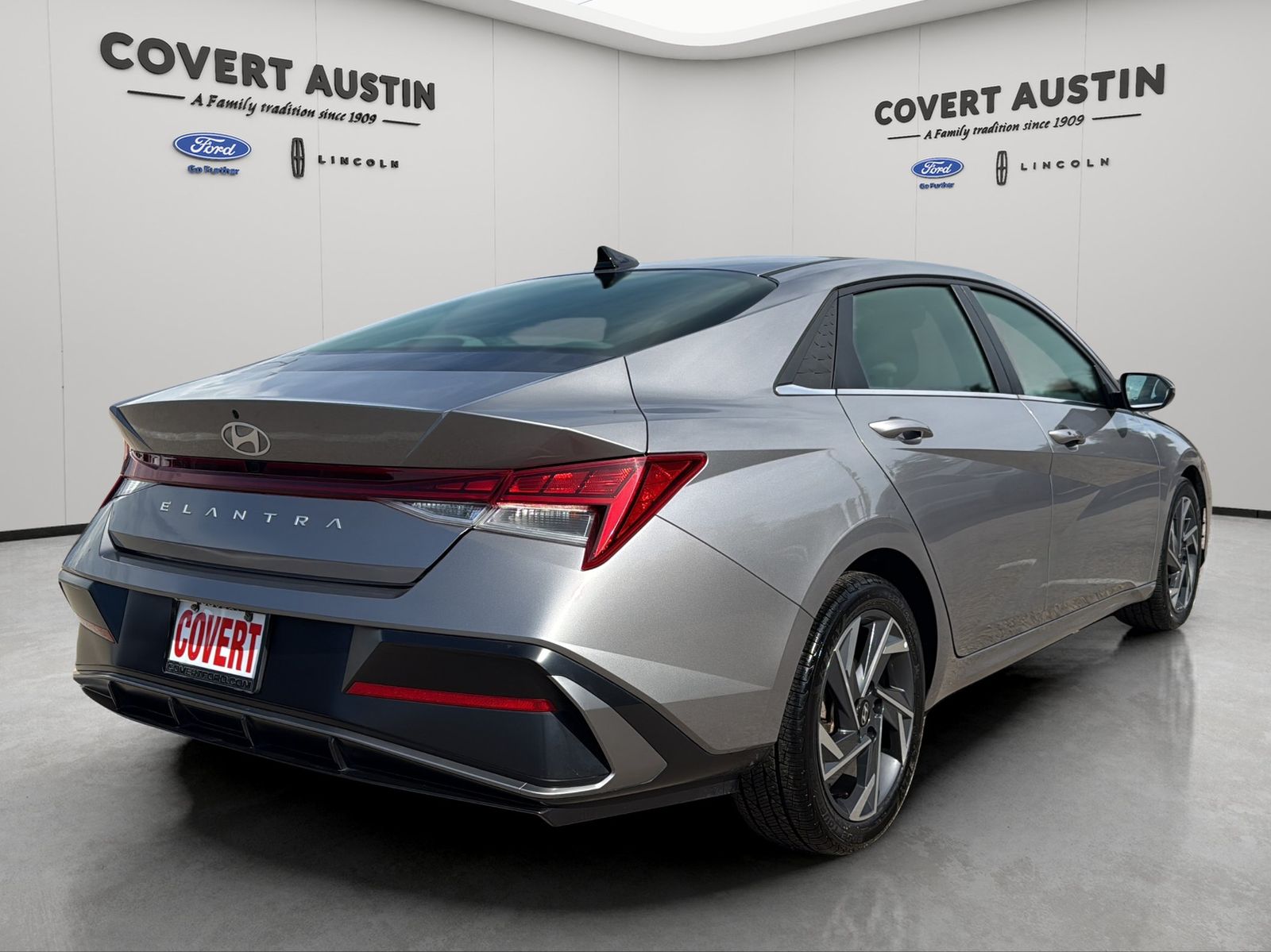 Used 2025 Gray Hyundai SEL Convenience image 5