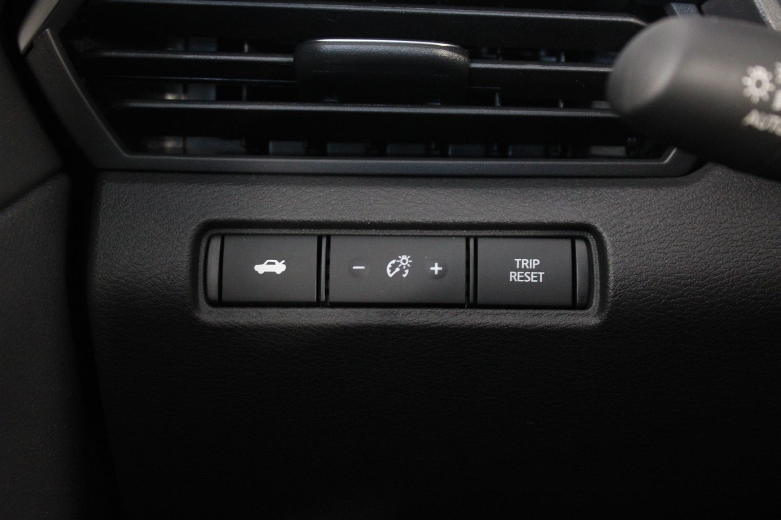 Used 2026 White Nissan 2.5 SR image 28