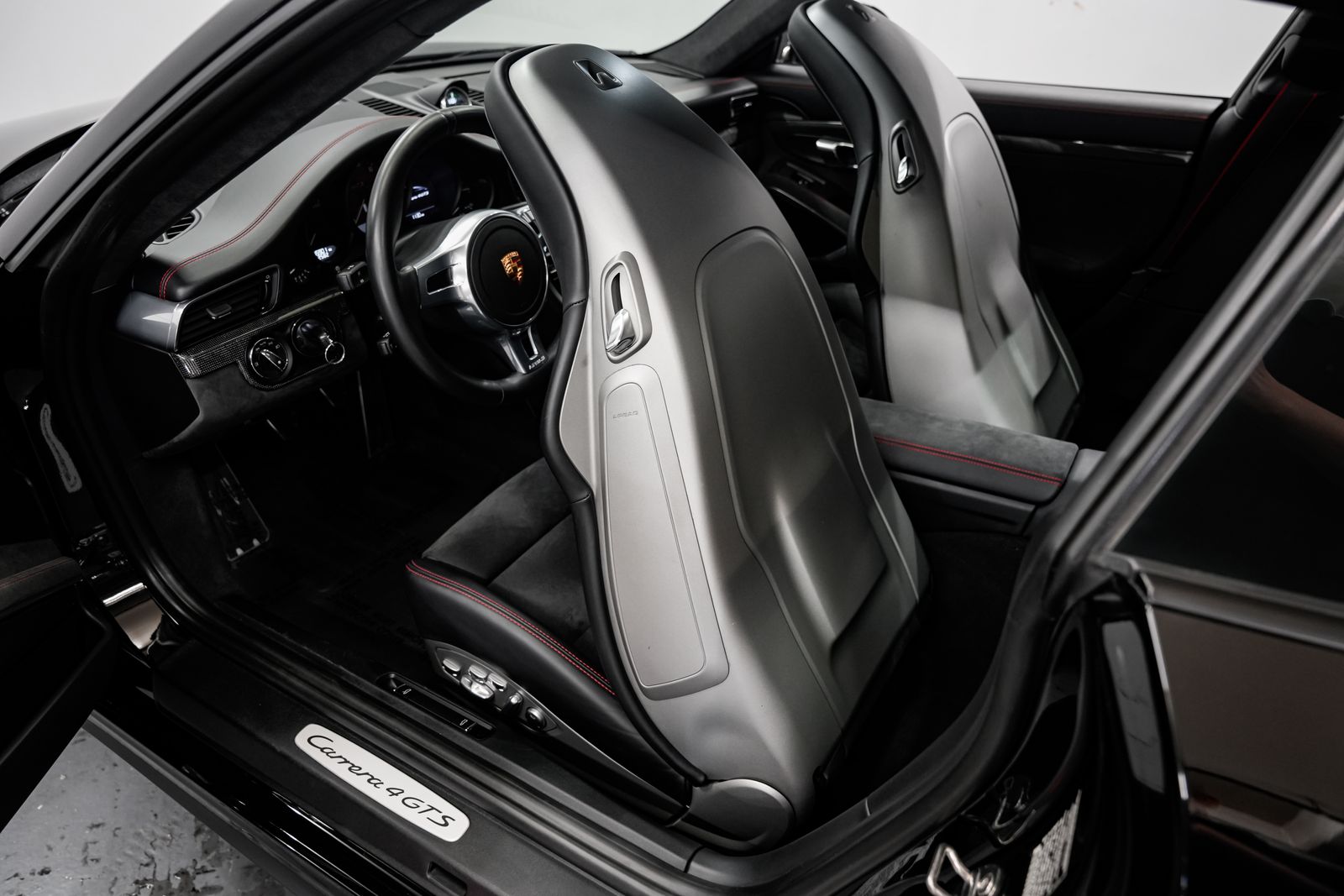 2016 Porsche 911 Carrera 4 GTS — photo 21