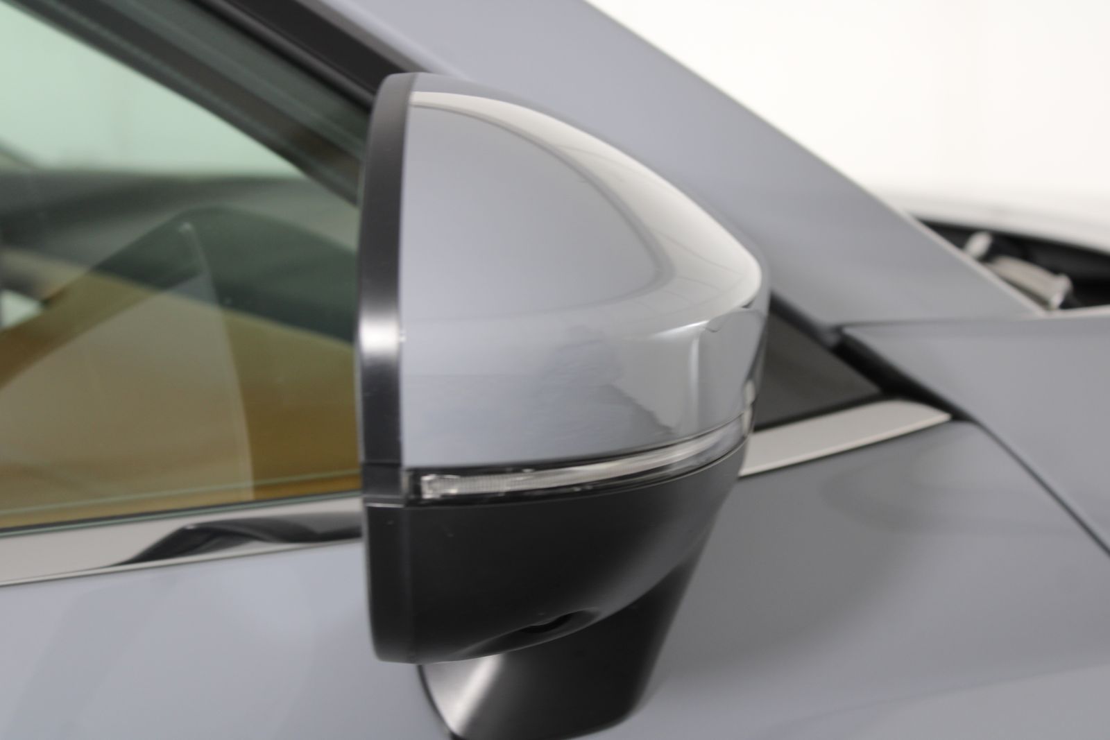 Used 2025 Gray Nissan Platinum image 14