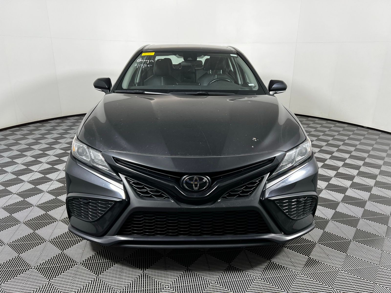 2023 Toyota Camry SE 2